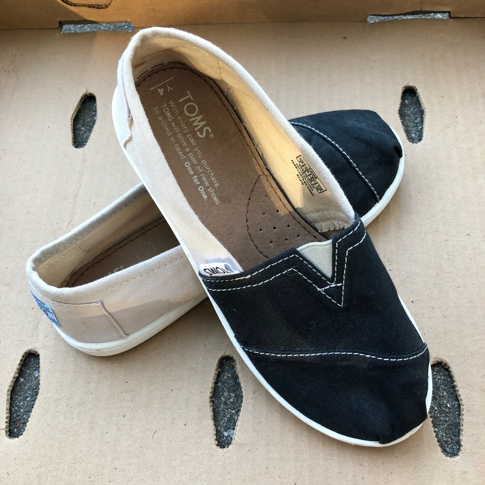 Toms Youth Size 4